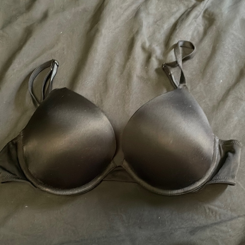 Victoria’s Secret pink wear everywhere push-up bra size 32C